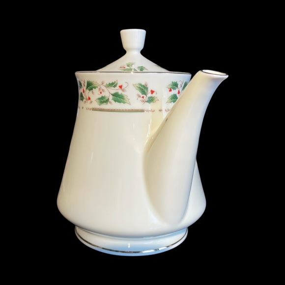 Royal Limited Holly Holiday teapot, made in Japan, appears unused, gold trim - Picture 2 of 7
